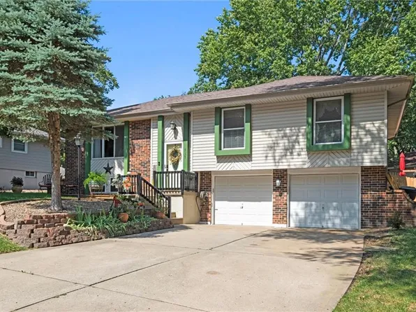 517 NE Johnston Dr, Blue Springs, MO 64014