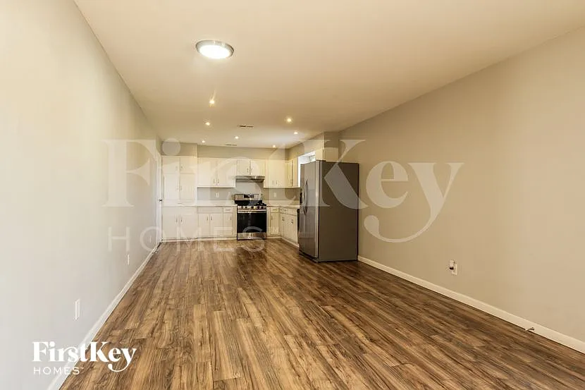 3 bed, 2.0 bath, 1600 sqft, $1,755 — Photo 3