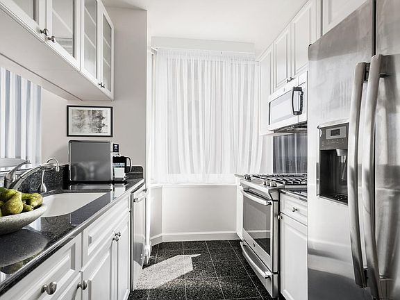 5th image of 10 Barclay St #50G