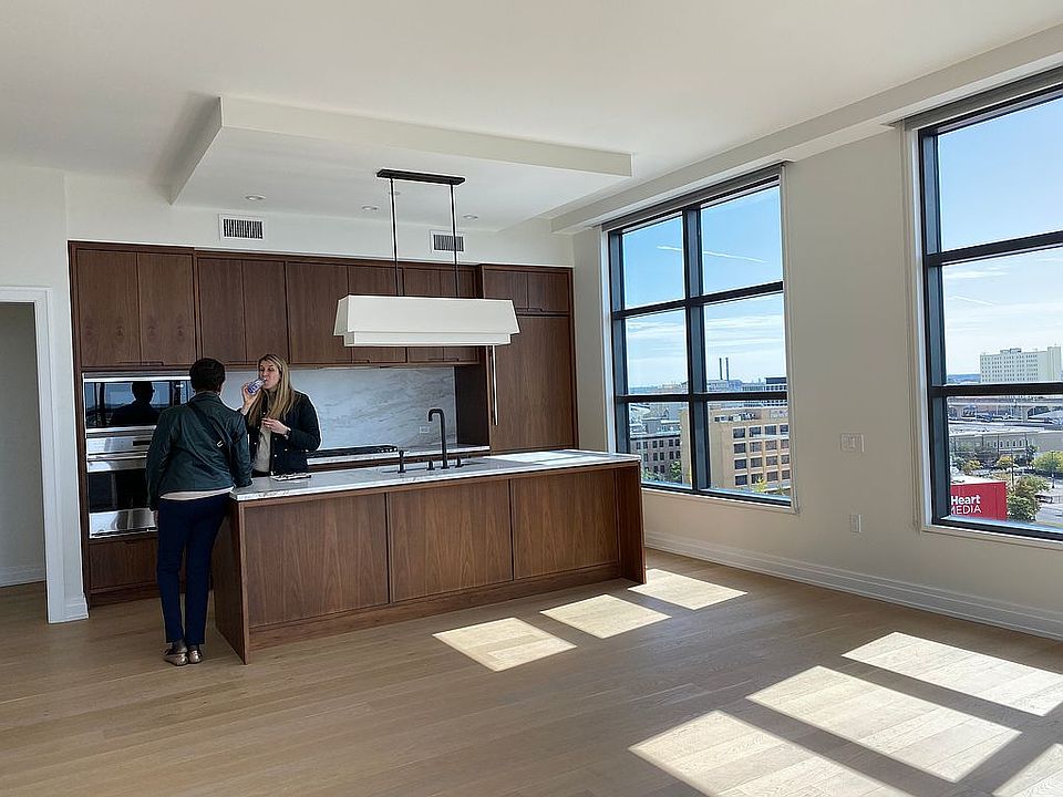 1st image of 1001 Julia St APT 4F