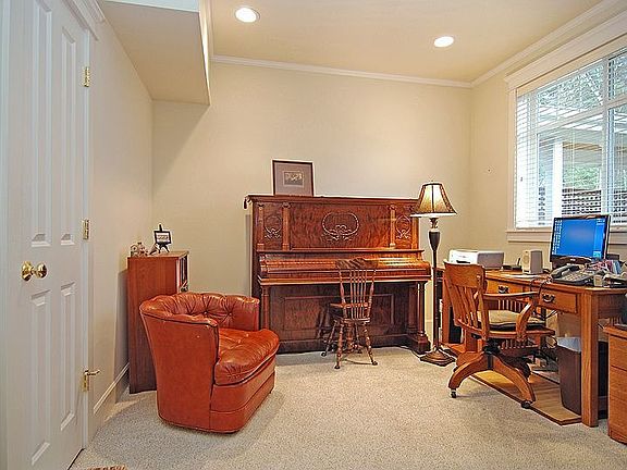 5th image of 313 Bromley Pl NW