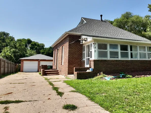 740 9th St, West Des Moines, IA 50265