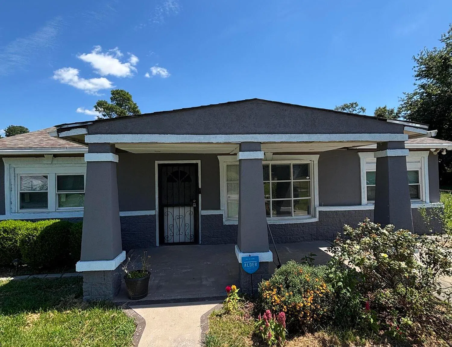 4 bed, 2.0 bath, 1404 sqft, $1,300 — Photo 2