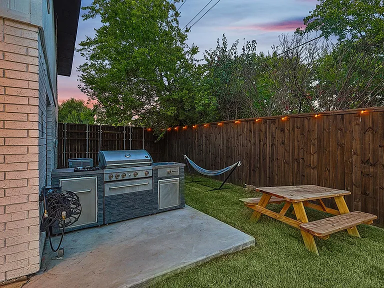 1101 Homestead St — Photo 34