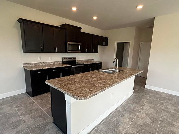 4th image of 1100 Canfield Cir SE