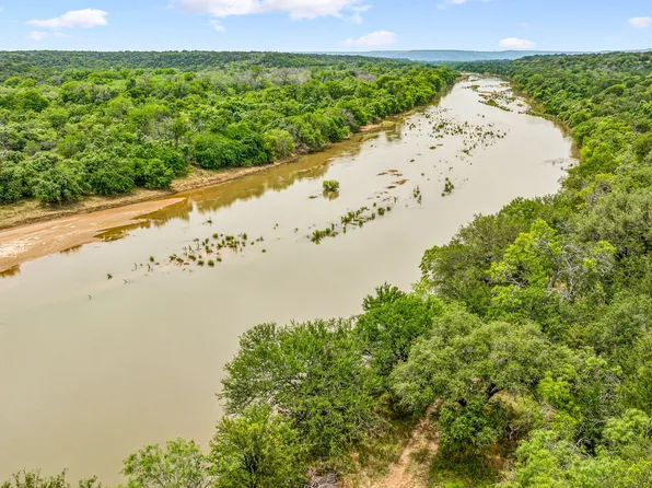 2 Village Bend Rd, Mineral Wells, TX 76067
