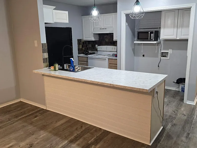 2423 W Gum St — Photo 3