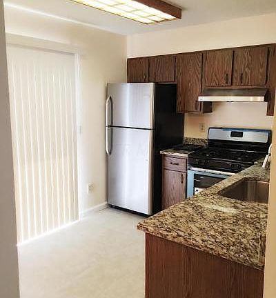 3rd image of 799 Cap Ln