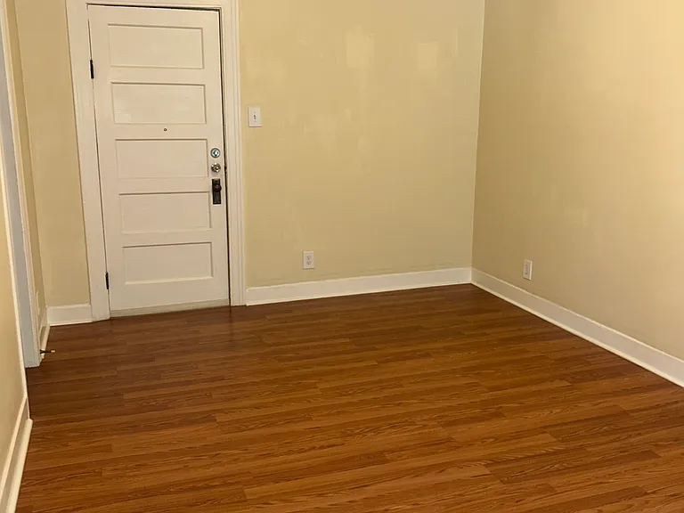 949 Everett St #18 — Photo 3