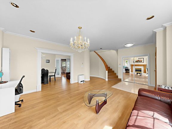 4th image of 7806 Montcalm St