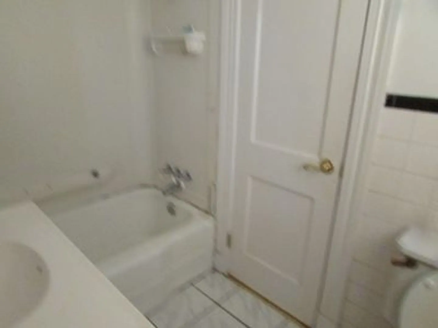 2 bed 1 bath house in Richmond — Photo 3