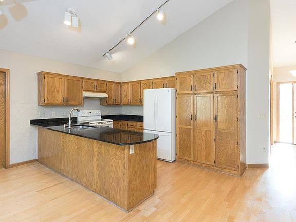 2nd image of 2205 Kenwood Ct