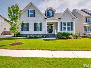 524 Crimson Oak Ln, Fuquay Varina, NC 27526