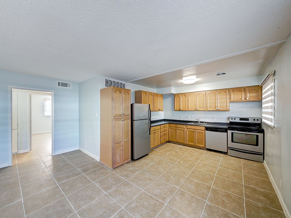 1st image of 1700 Rexford Dr #104
