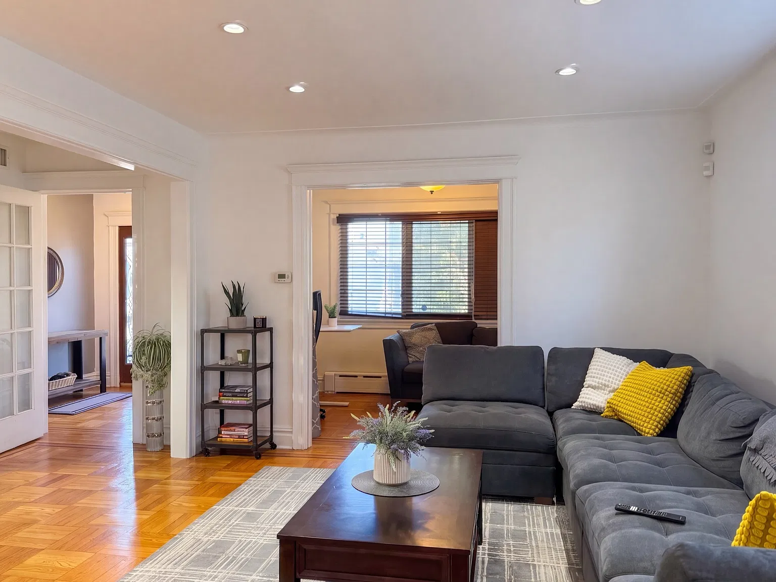 3 bed, 2.5 bath, 1650 sqft, $5,850 — Photo 4