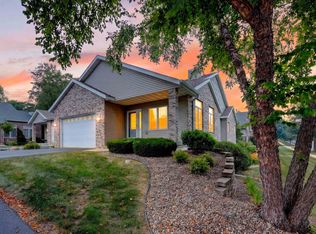 617 Nightingale Ln, Cottage Grove, WI 53527
