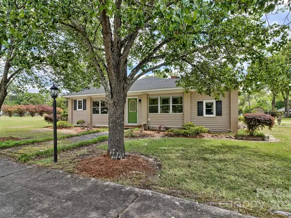 304 Chestnut St E, Bethune, SC 29009
