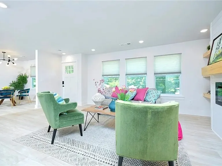 220 Napoleon Dr SW — Photo 5