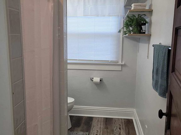 5th image of 215 E 8TH STREET
