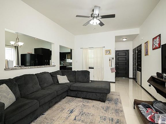 3rd image of 314 Pera Ave
