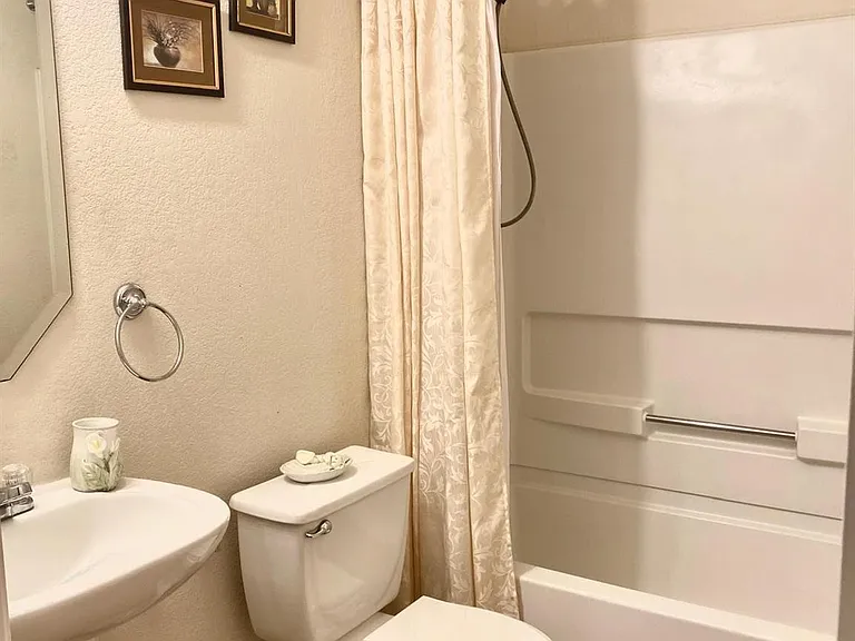 518 Remington Chase Ct — Photo 15