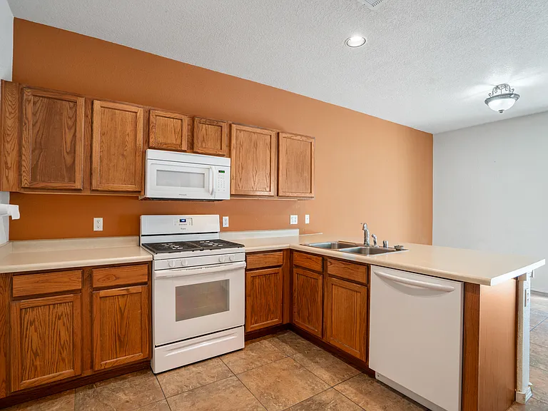 1932 Cortina Loop SE — Photo 13