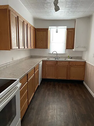 122 Edwards St Photo 1