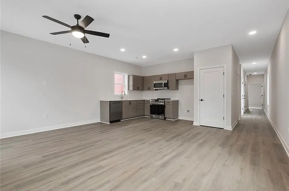 2 bed, 1180 sqft, $1,900 — Photo 3