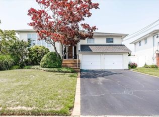 1721 John St, Merrick, NY 11566