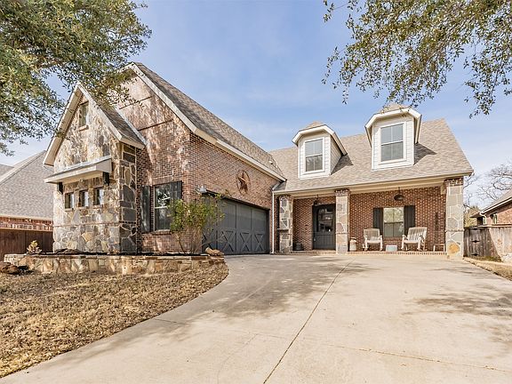 2nd image of 209 Thistle Rdg