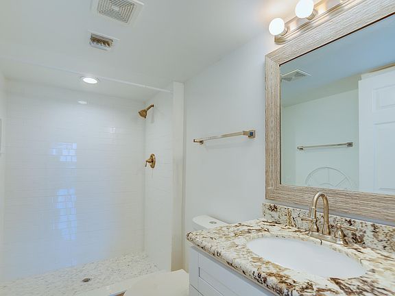 4th image of 500 Burton Dr #2309