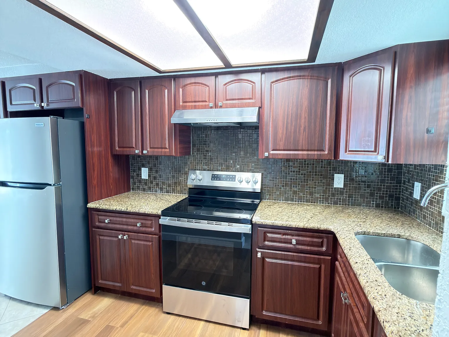 3 bed, 1351 sqft, $2,225 — Photo 4