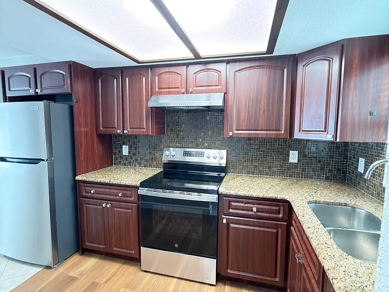 8443 N Grady Ave — Photo 4