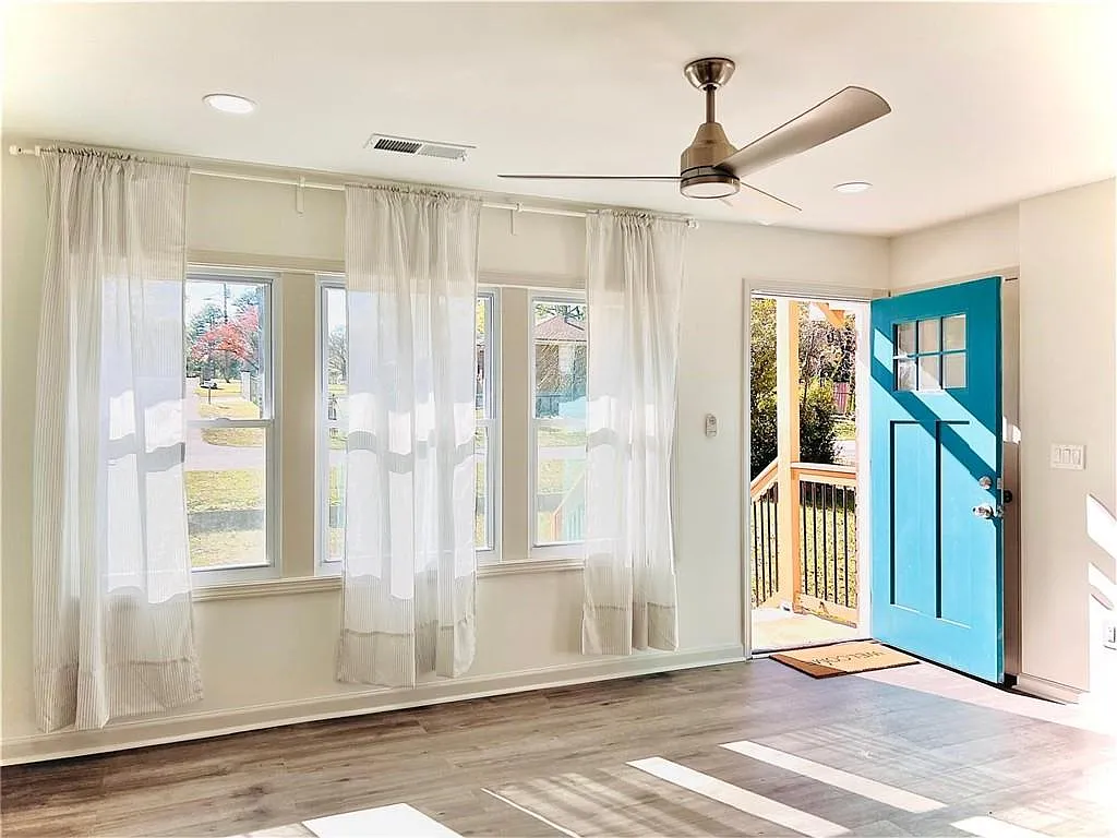 3 bed, 1.0 bath, 1426 sqft, $1,500 — Photo 3