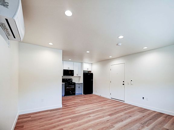 3rd image of 829 N Garfield St #2