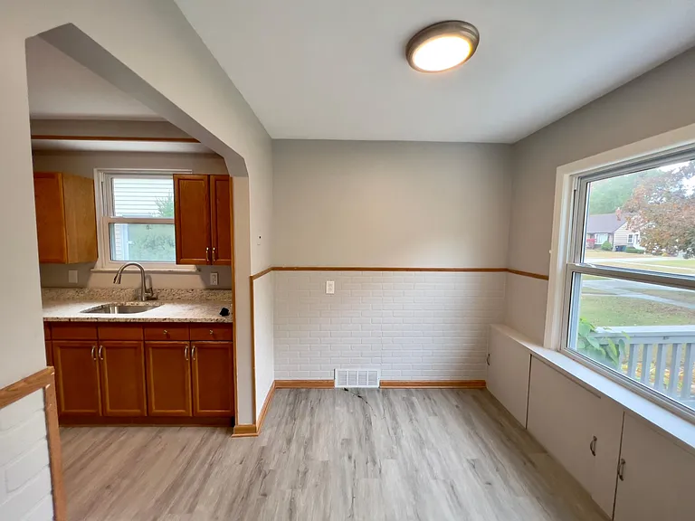 318 Devillen Ave — Photo 4