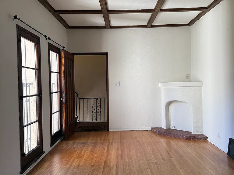 219 Quincy Ave — Photo 5