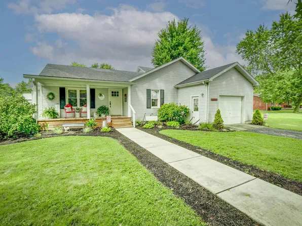 1120 N 8th St, Mitchell, IN 47446