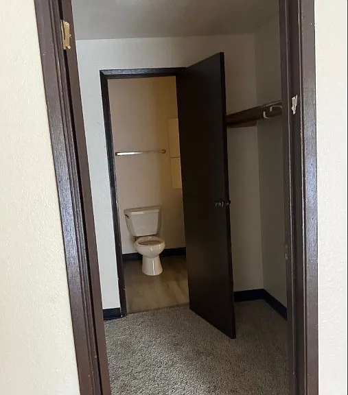HIDDEN CREEK VILLAGE APTS — Photo 9