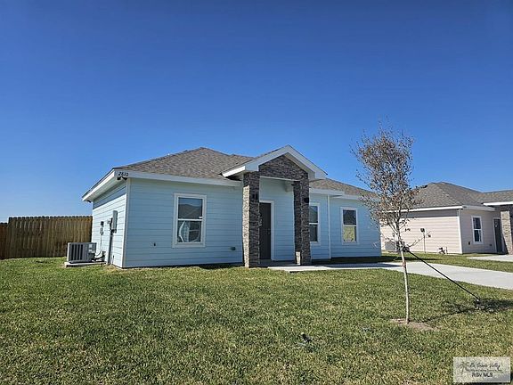 3rd image of 2810 Rosa Dr