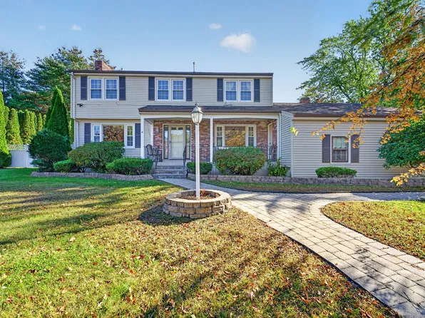 4 Old Homestead Rd, Methuen, MA 01844