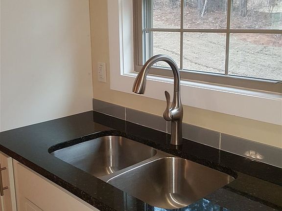 4th image of 182 Eagle Crest Ln