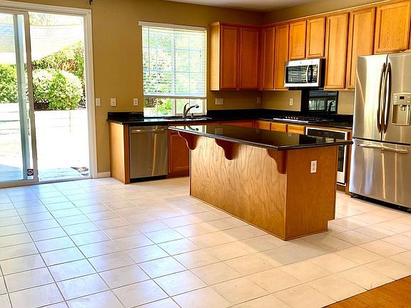 3rd image of 20 Nerine Ct