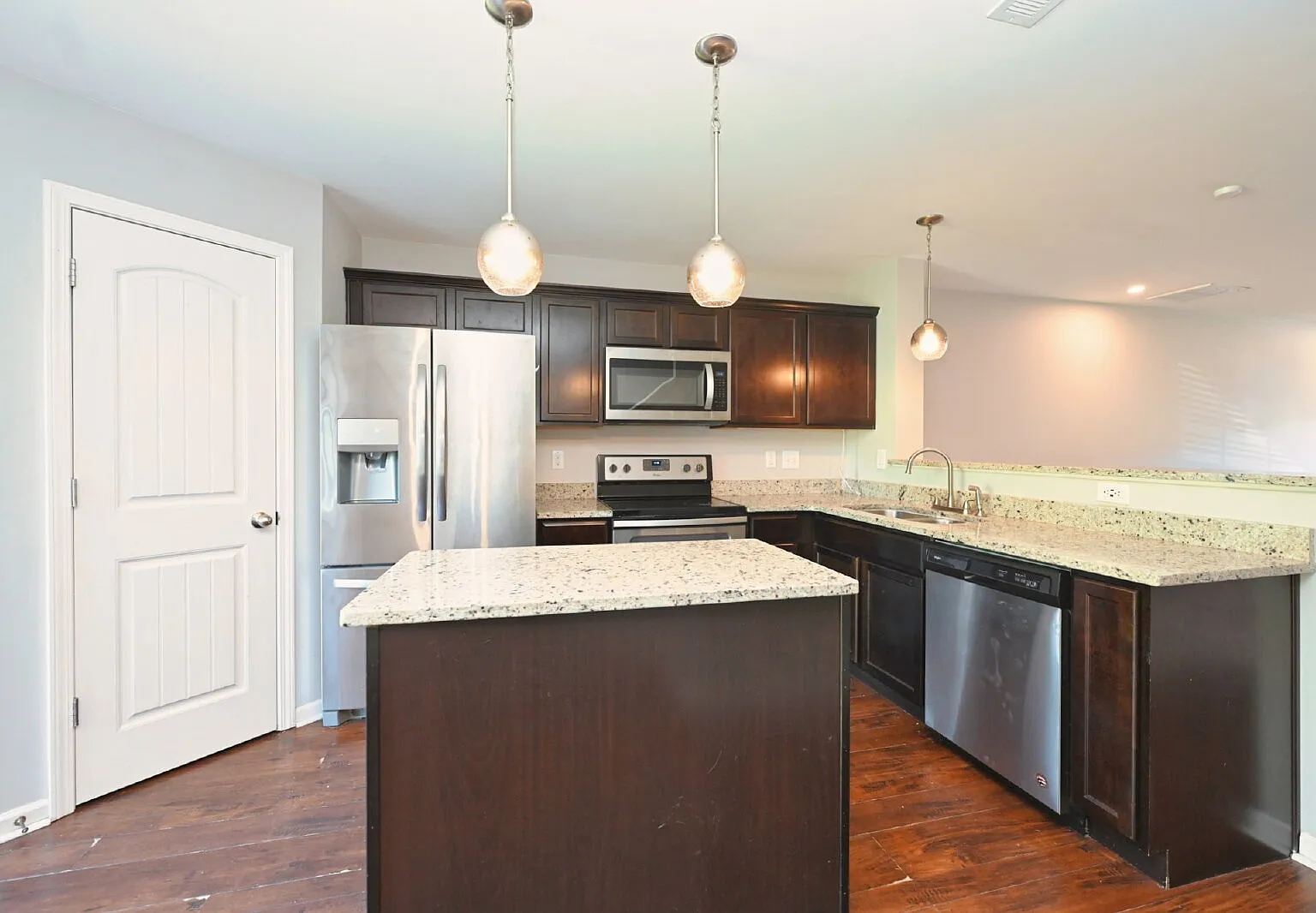 2 bed, 2.5 bath, 1312 sqft, $1,745 — Photo 3
