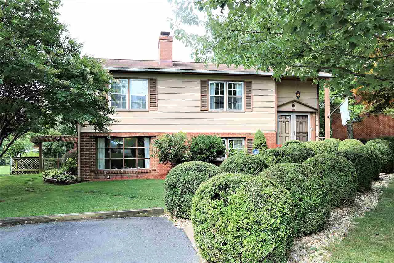 56 Briarwood Cir photo 1