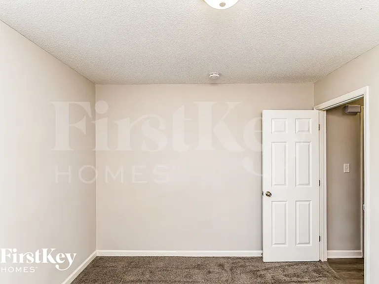 2466 Shadow Valley Rd — Photo 6