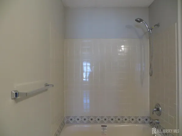 29 Townsend Ct #1710, Franklin Park, NJ 08823