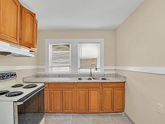 4th image of 136 W Orange Ave