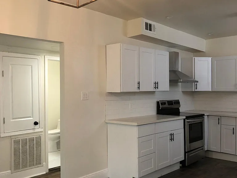 3508 Robert St #DOWNSTAIRS — Photo 13