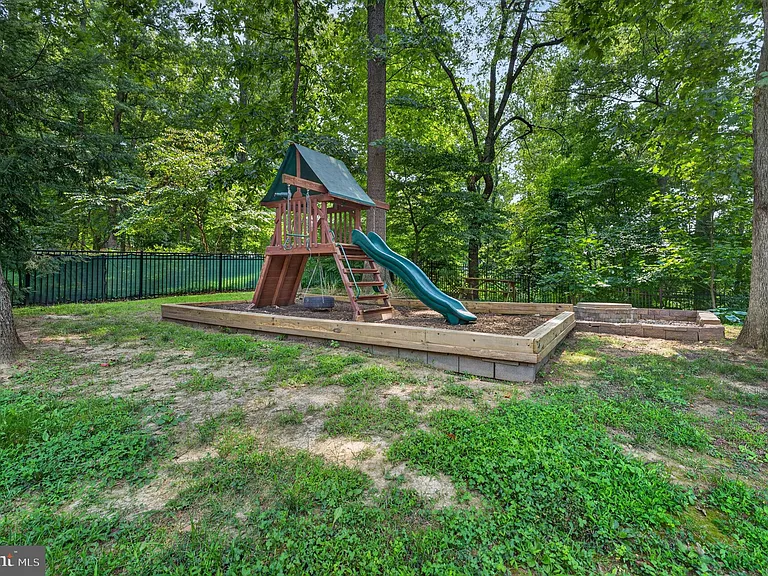 6443 Walters Woods Dr — Photo 70